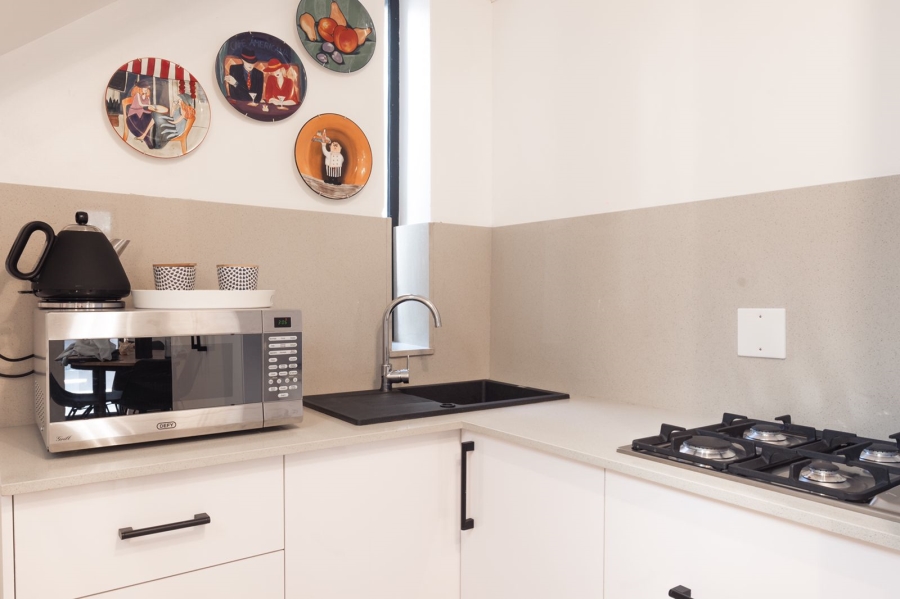 To Let 2 Bedroom Property for Rent in Green Point Western Cape